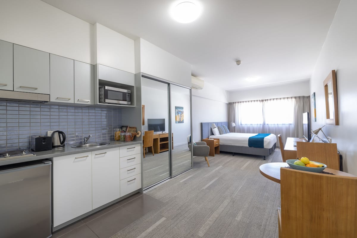 Studio | 1 slaapkamer, luxe beddengoed, donzen dekbedden, een kluis op de kamer