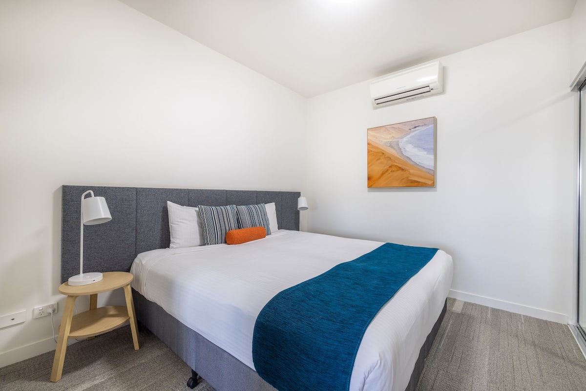 Standaard appartement, 1 slaapkamer | 1 slaapkamer, luxe beddengoed, donzen dekbedden, een kluis op de kamer