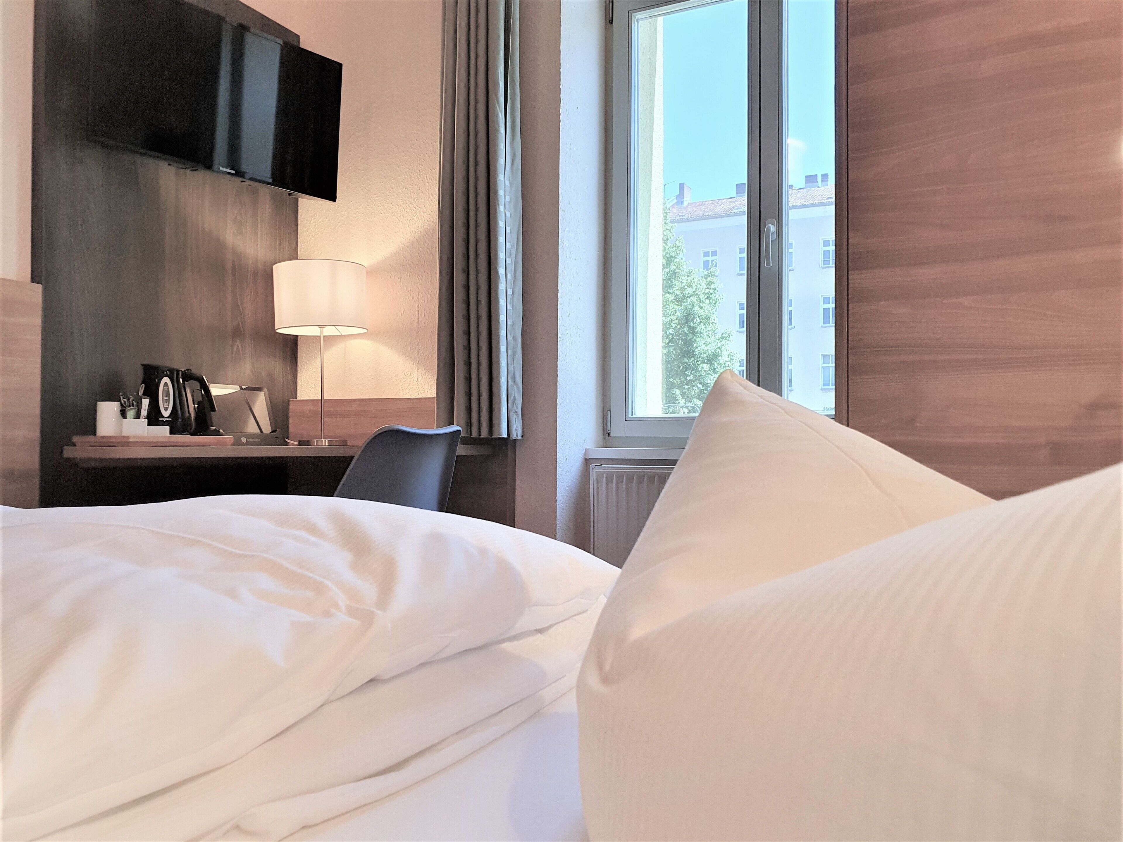 single room | premium bedding, down duvets, pillow-top beds, individually decorated