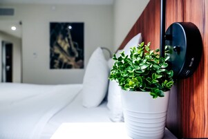 Standard Room, 1 King Bed | Pillowtop beds, in-room safe, desk, laptop workspace