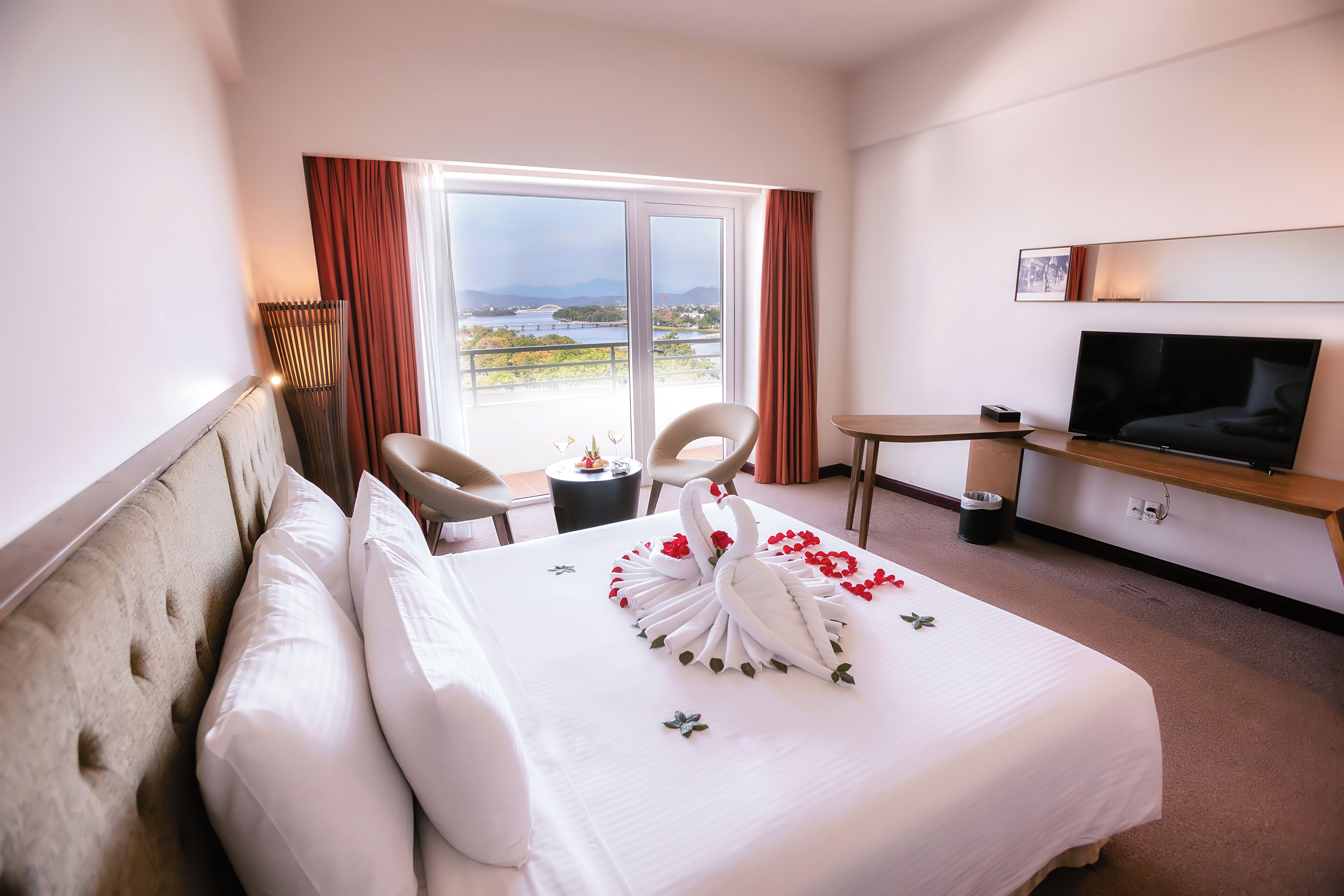 deluxe double room, river view | 1 bedroom, minibar, in-room safe, desk