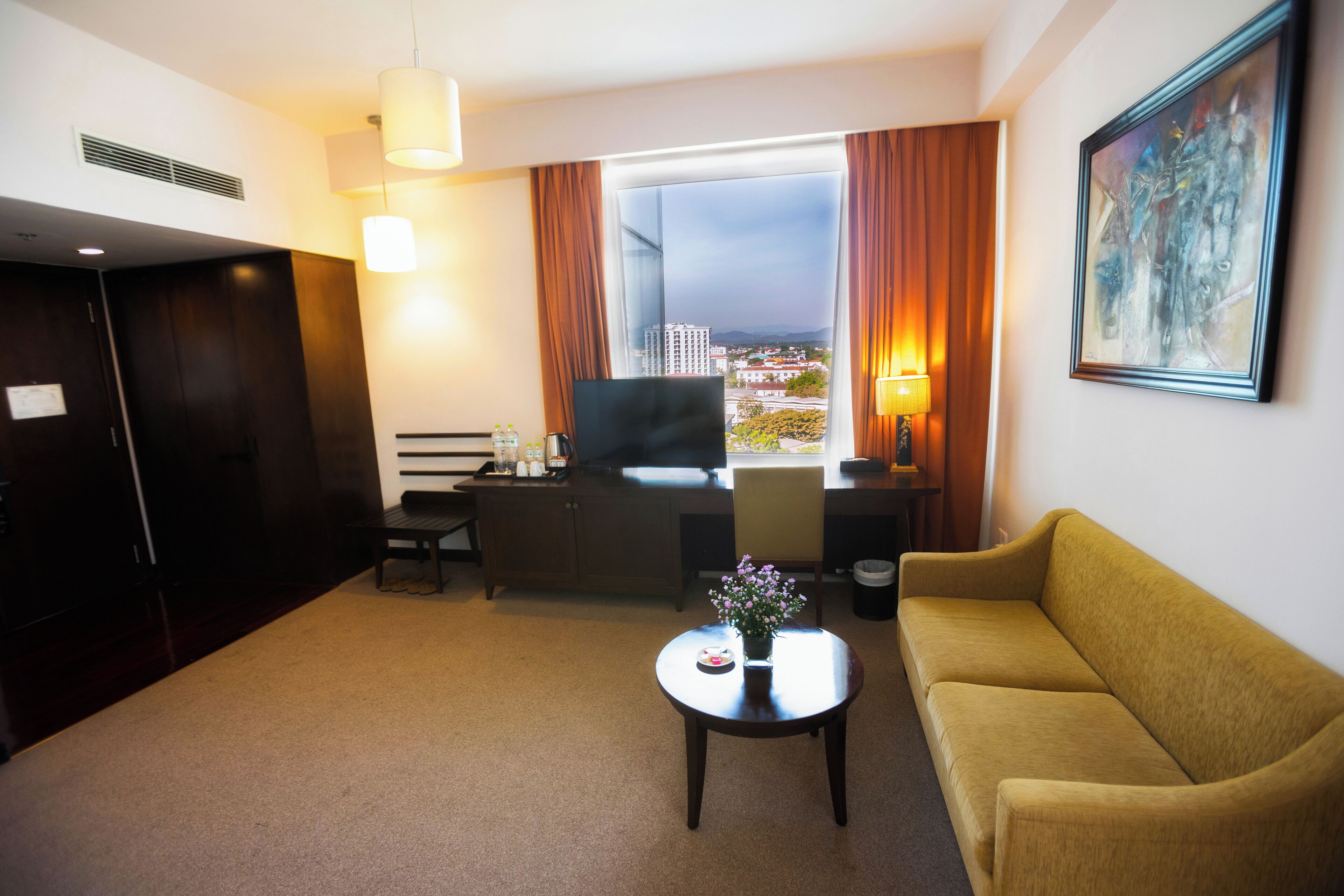 premium deluxe king | 1 bedroom, minibar, in-room safe, desk