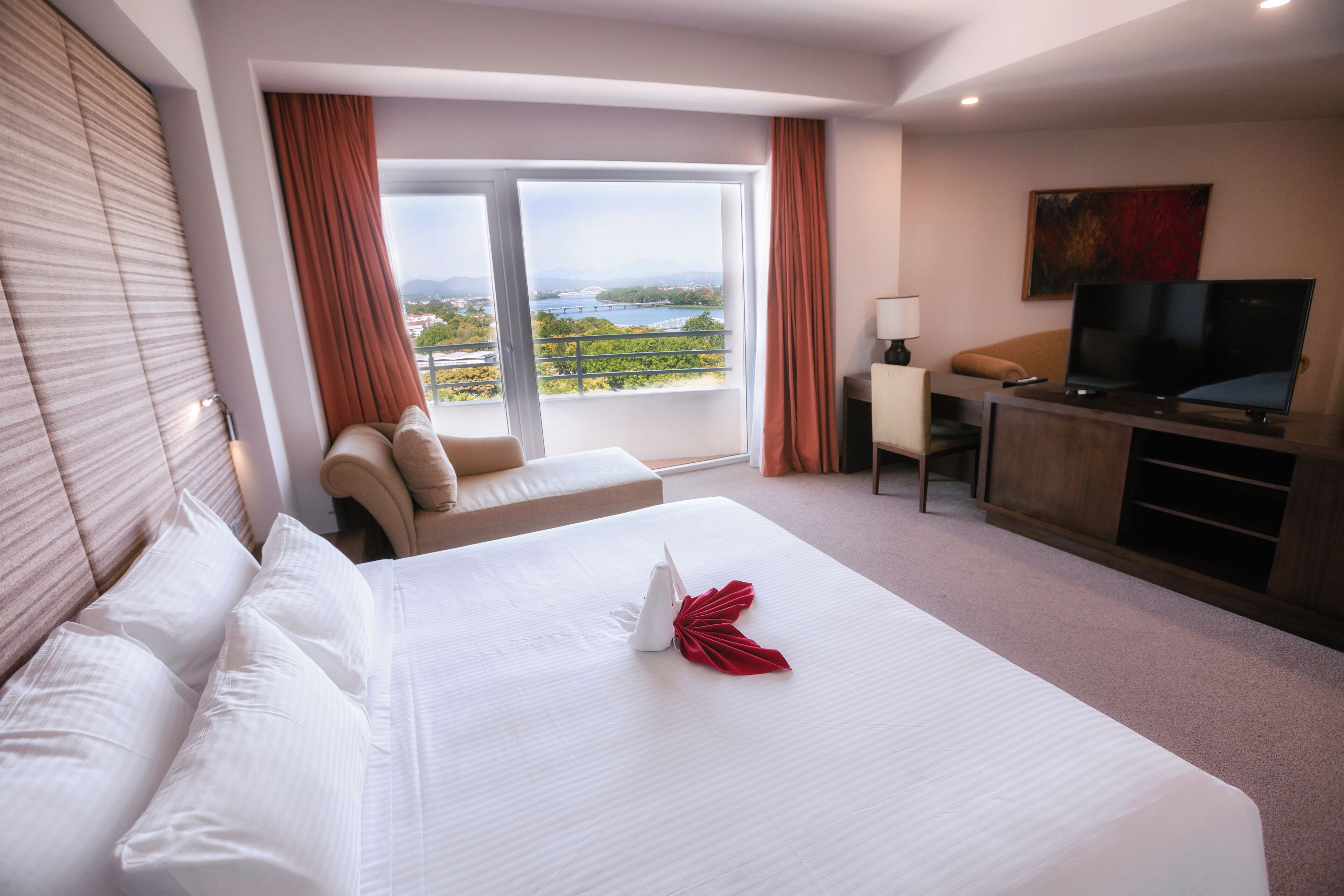 Executive-svíta | Míníbar, öryggishólf í herbergi, skrifborð, myrkratjöld/-gardínur