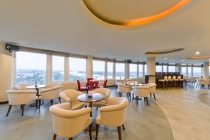 2 bars/lounges, poolside bar