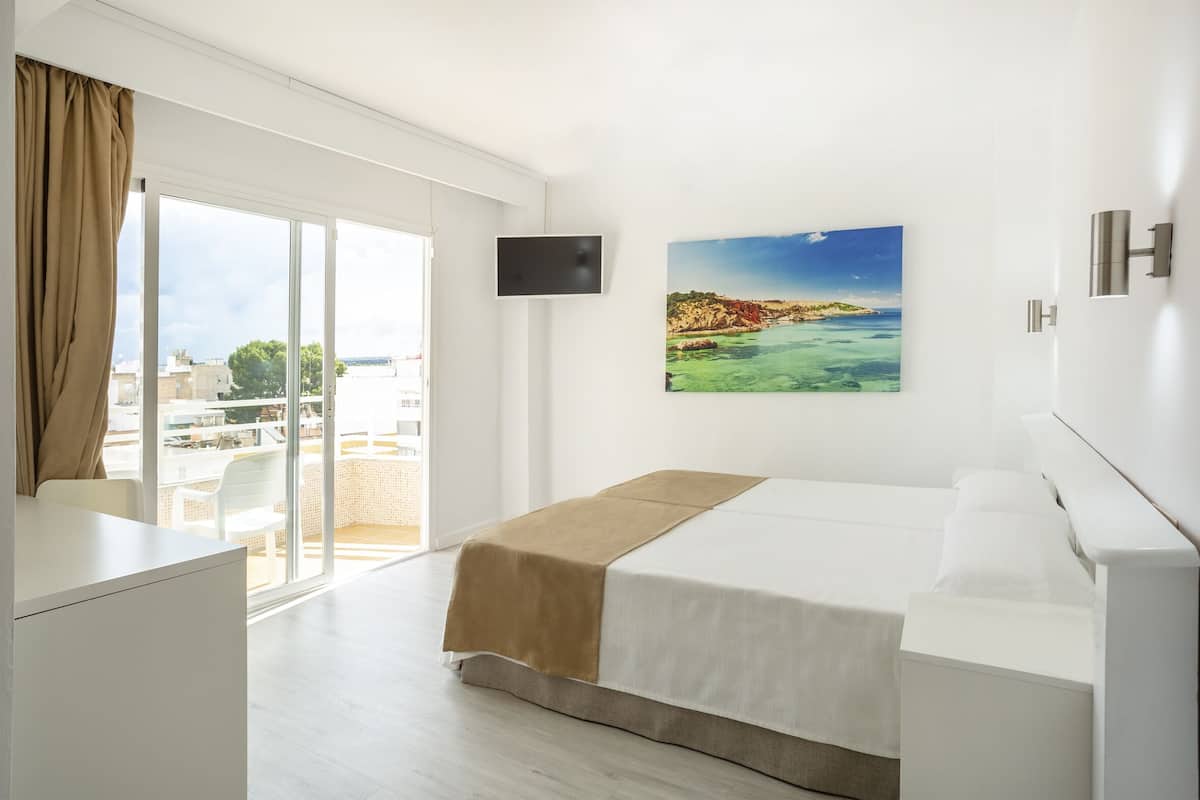 Bureau, chambres insonorisées, lits bébé (gratuits), Wi-Fi gratuit