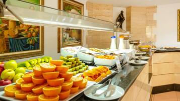 Petit déjeuner buffet (10 EUR par personne)