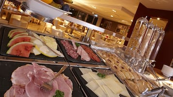 Päivittäinen buffetaamiainen maksusta