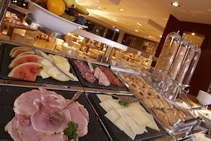 Daily buffet breakfast (GBP 20.00 per person)