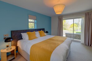 Pillowtop-Betten, Zimmersafe, Schreibtisch, Verdunkelungsvorhänge