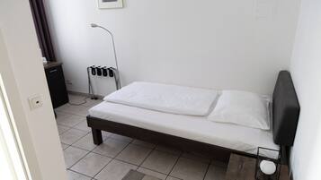 Single Room | In-room safe, blackout drapes, soundproofing, iron/ironing board