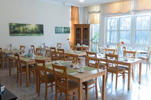 Petit déjeuner buffet servi tous les jours en supplément