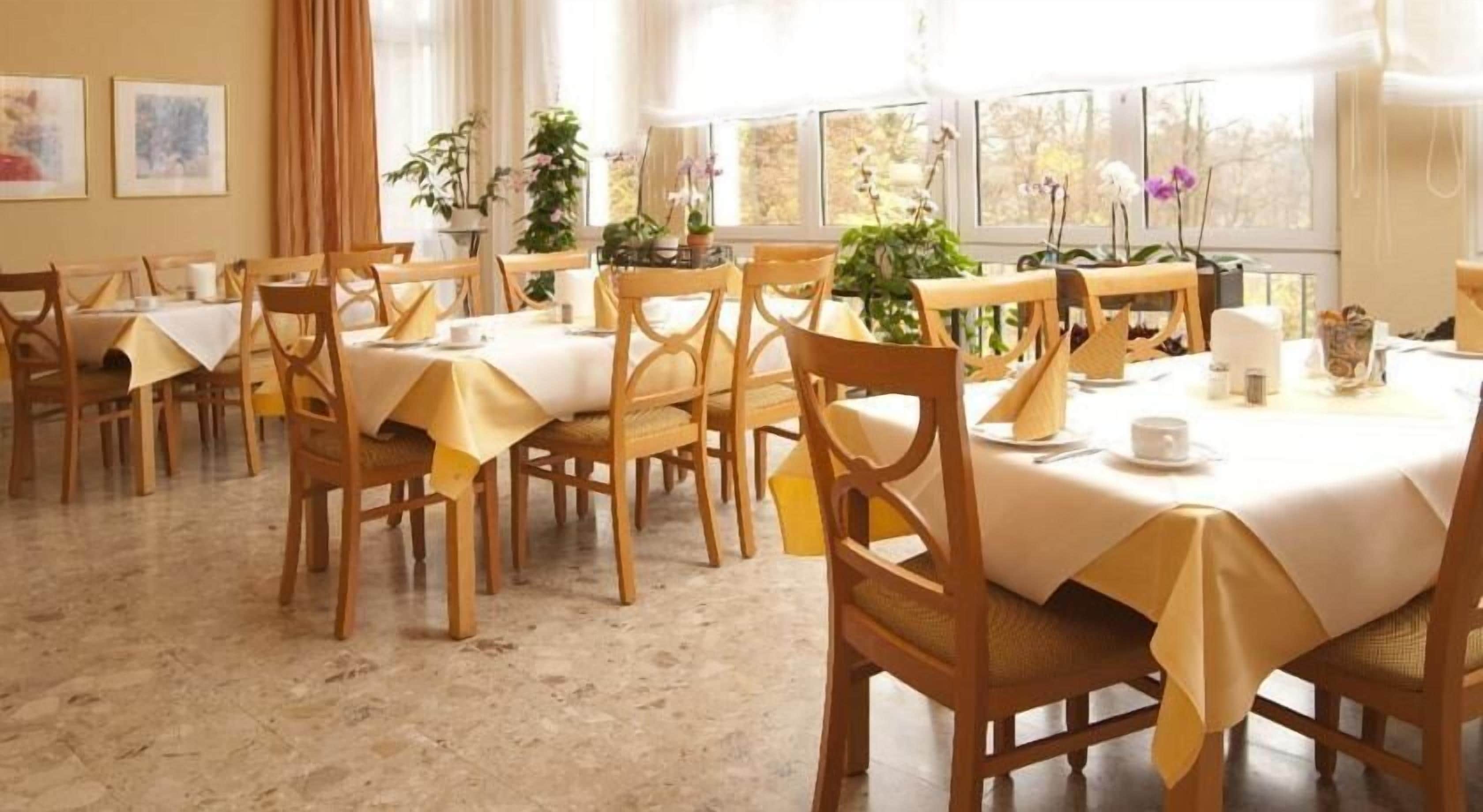 Dagelijks ontbijtbuffet (EUR 12 per persoon)