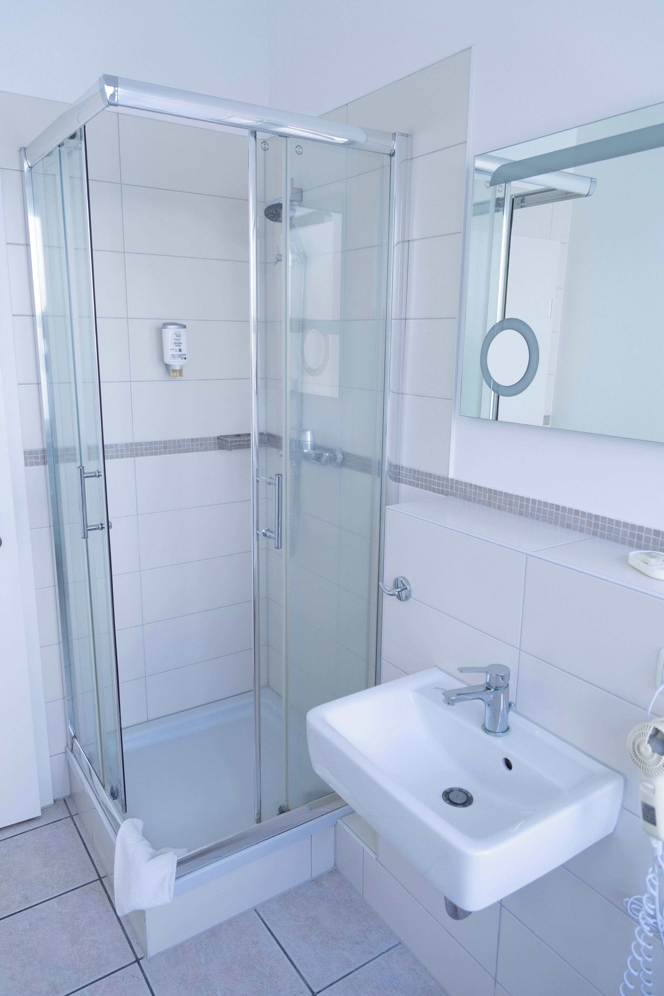 Single Room | In-room safe, blackout curtains, soundproofing, iron/ironing board