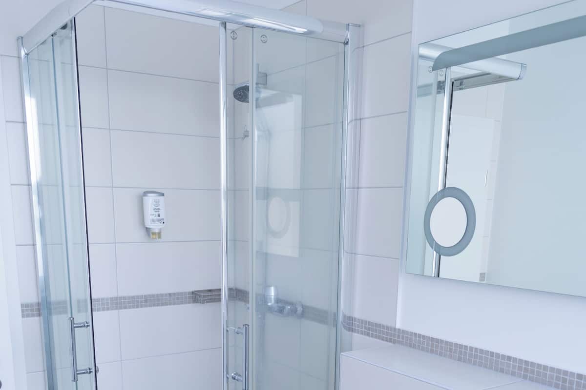 Single Room | In-room safe, blackout curtains, soundproofing, iron/ironing board