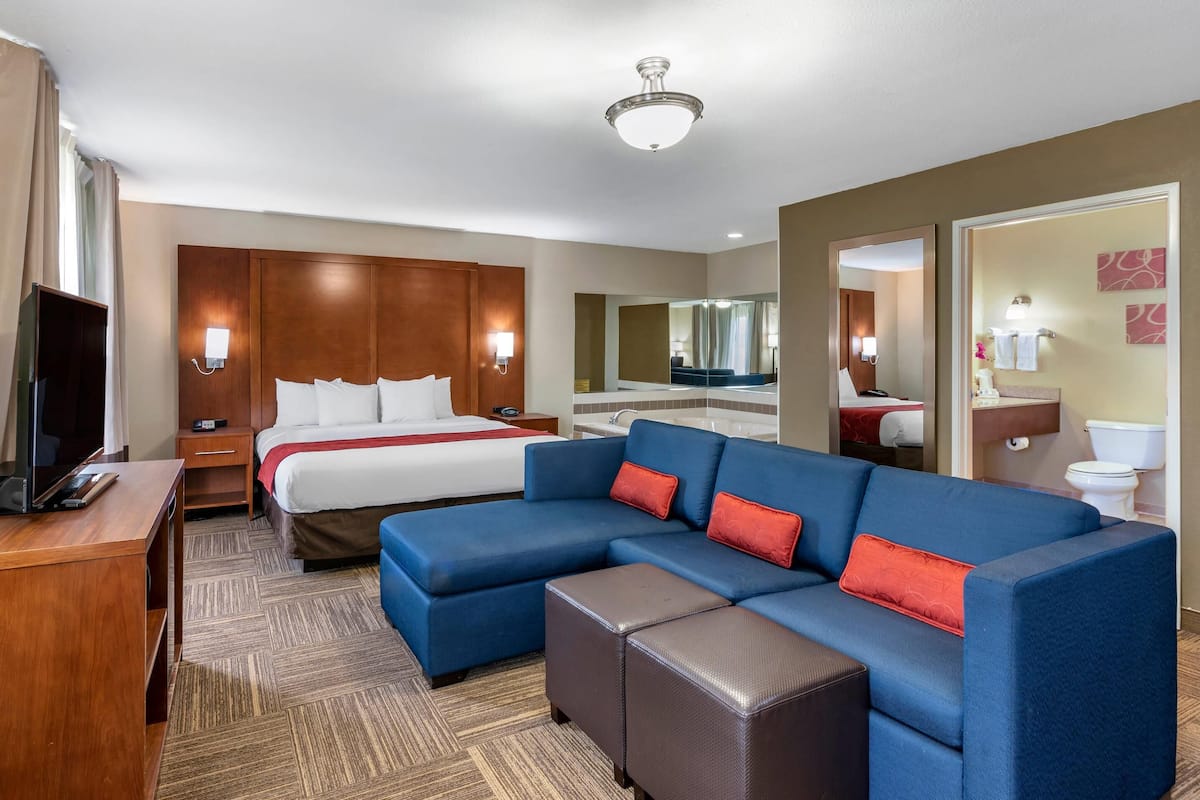 Suite, 1 King Bed, Non Smoking | Premium bedding, pillowtop beds, in-room safe, desk