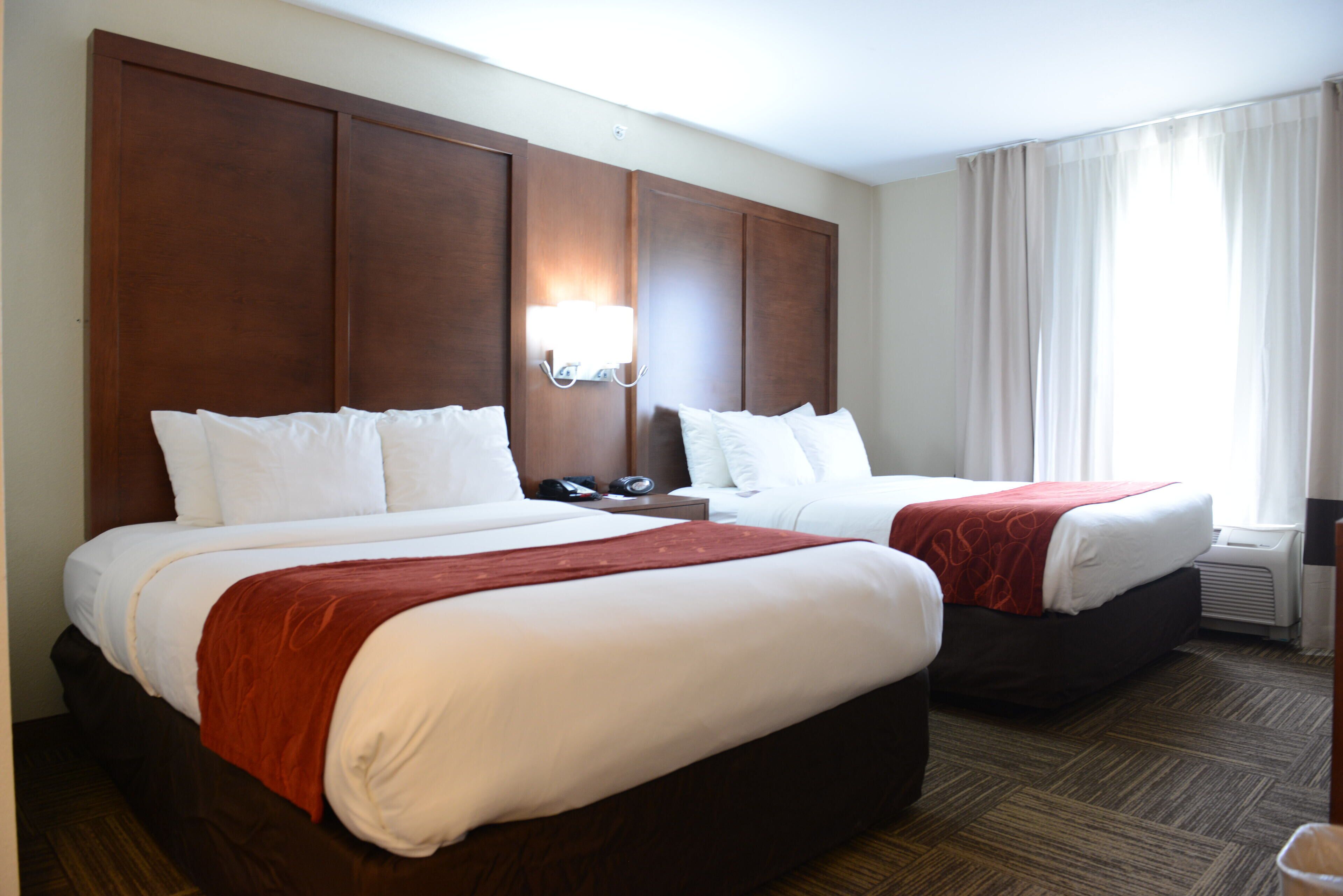 premium bedding, pillow-top beds, in-room safe, desk