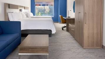 1 soverom, skrivebord, blendingsgardiner og strykejern/-brett