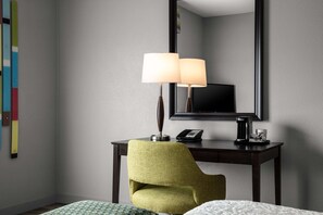 Caja de seguridad en la habitación y escritorio 