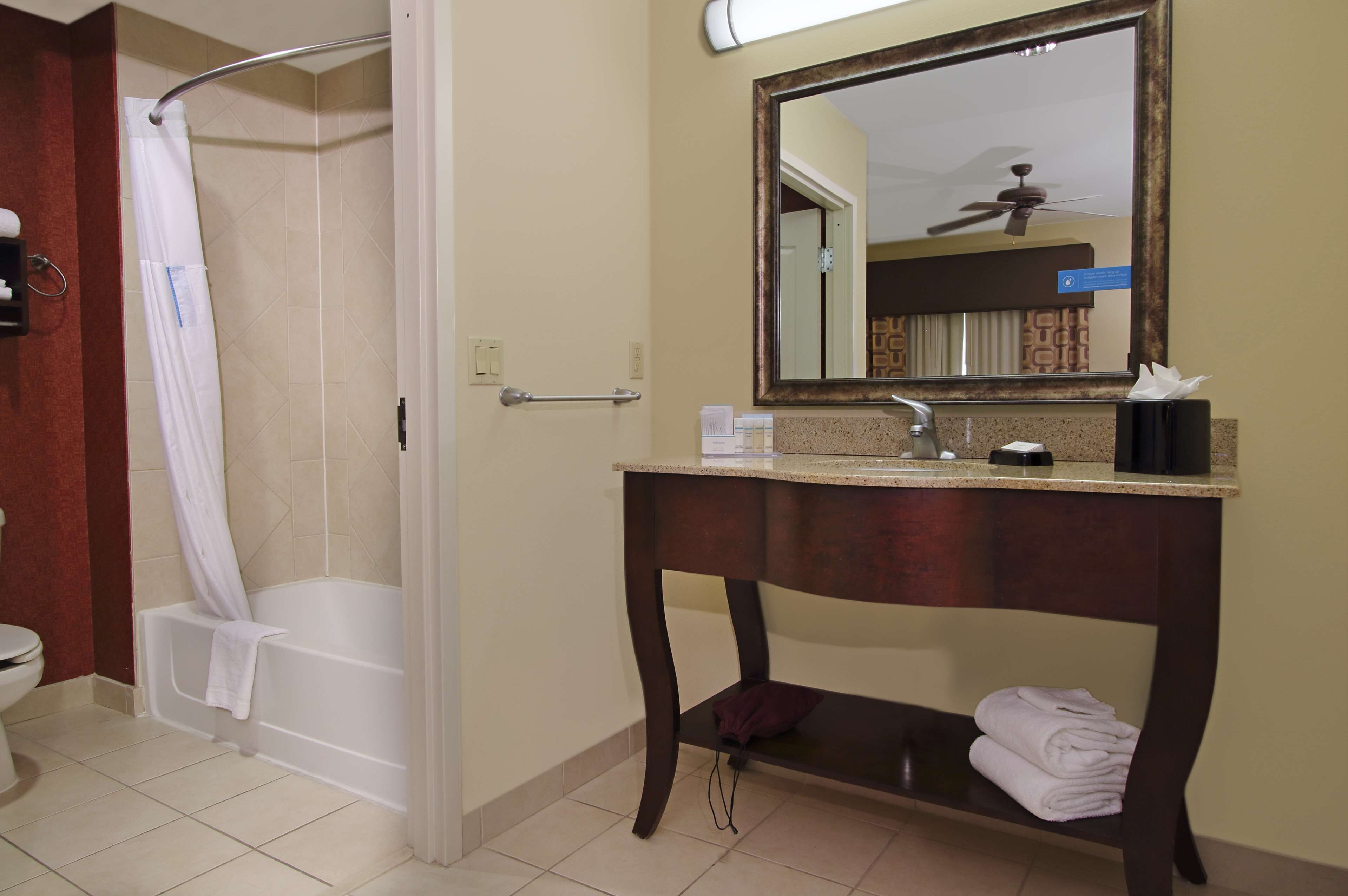 king suite, standard studio, non smoking | bathroom | hair dryer, towels