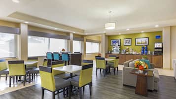 Café da manhã com buffet grátis