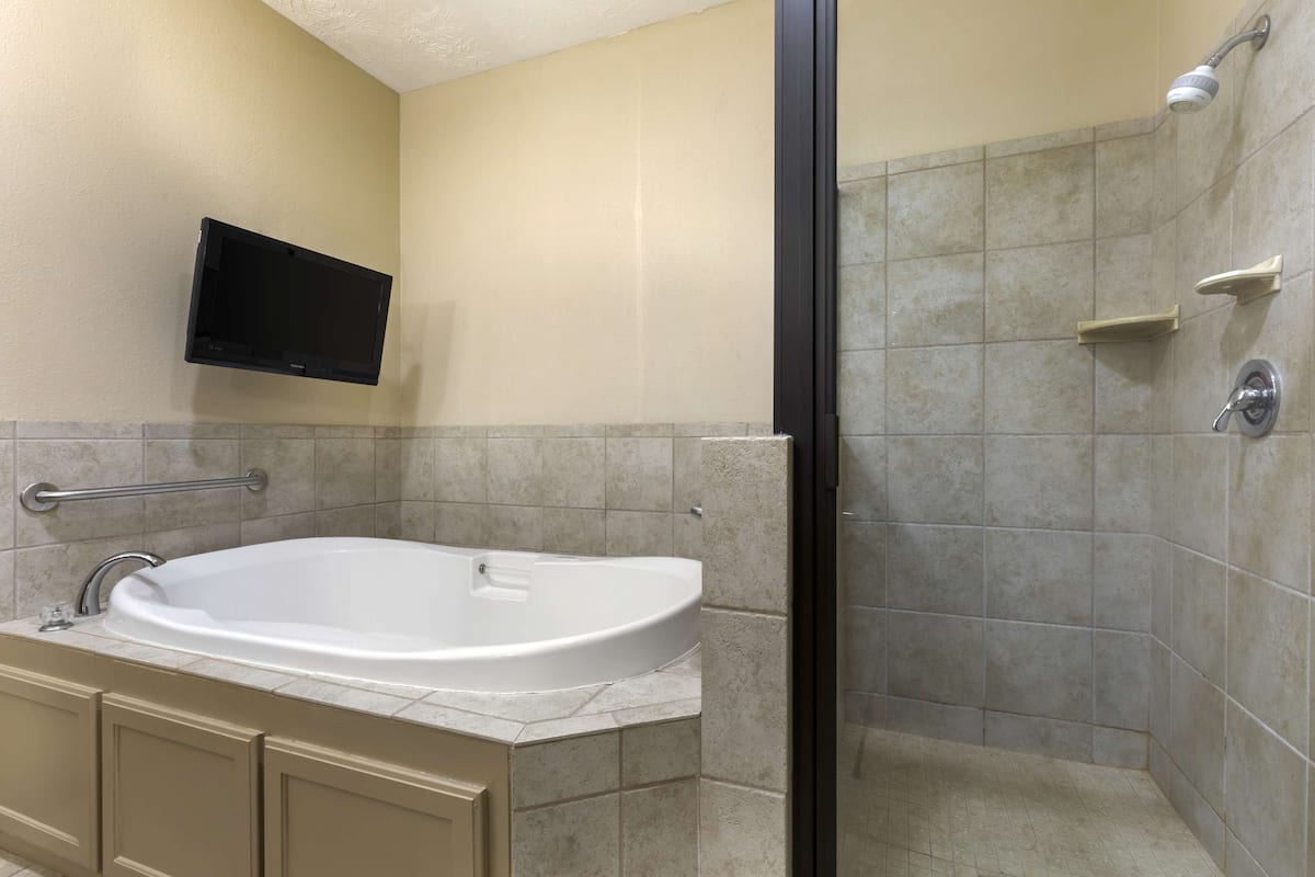 individually decorated, individually furnished, desk, laptop workspace