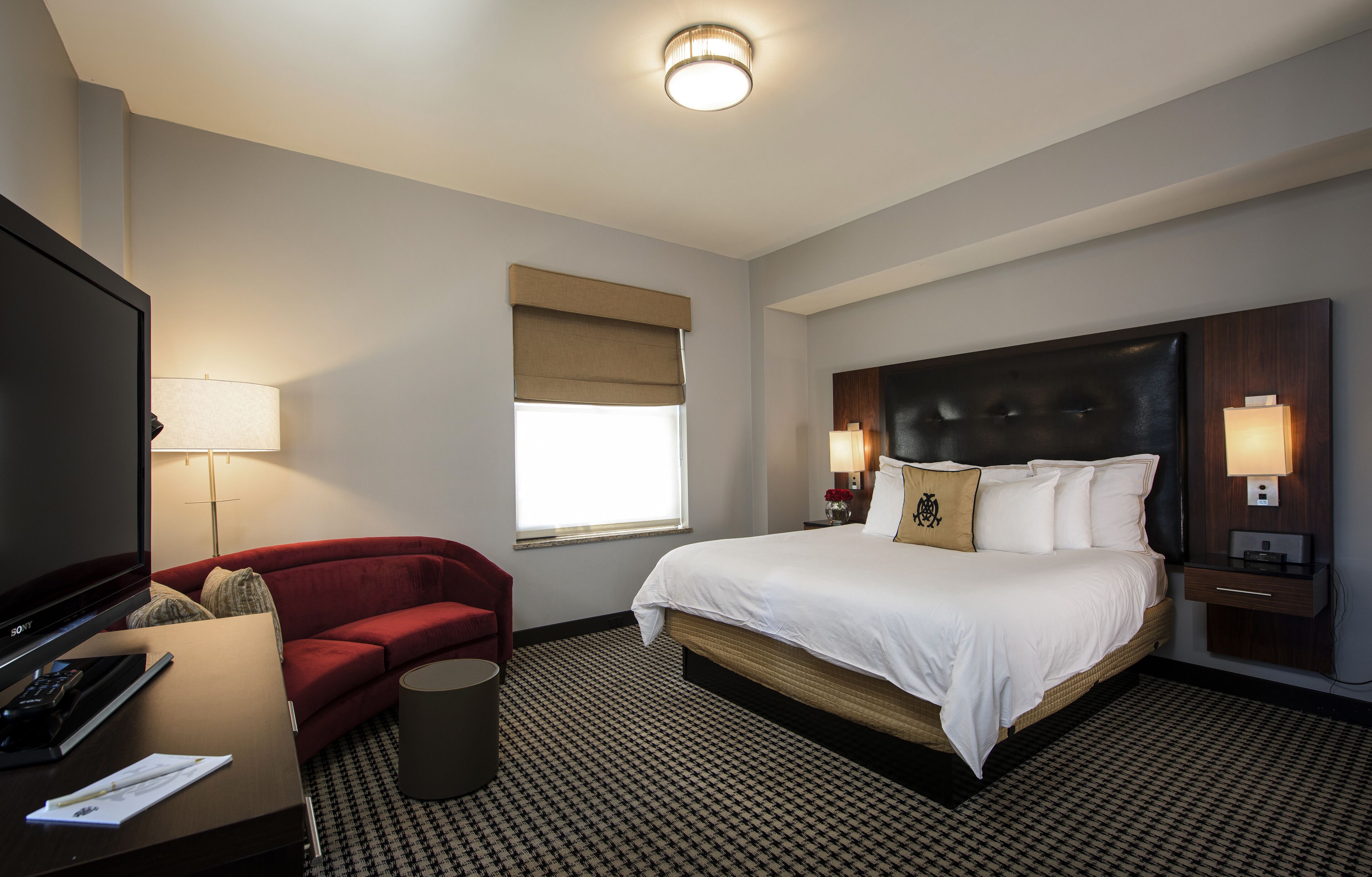 signature suite | 1 bedroom, premium bedding, pillow-top beds, in-room safe