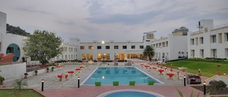 Outdoor pool, pool loungers