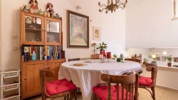 Studio, 1 Bedroom, Accessible | Living area