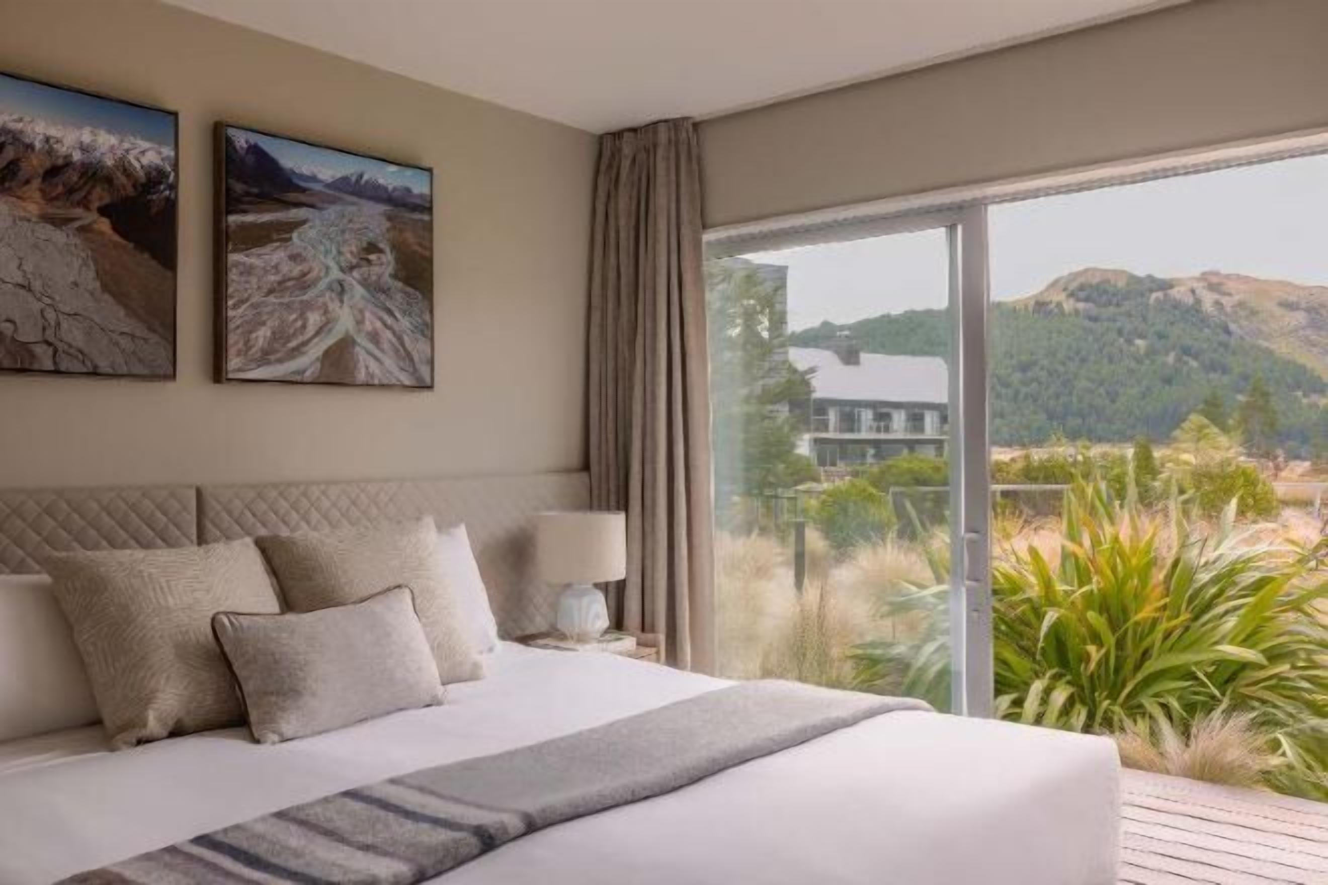 Blackout drapes, soundproofing, iron/ironing board, free WiFi