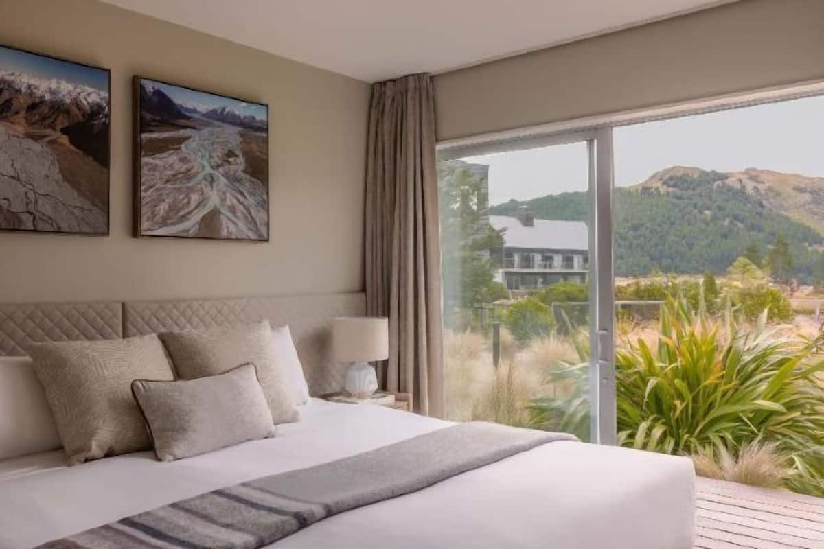 Cortines opaques i habitacions insonoritzades