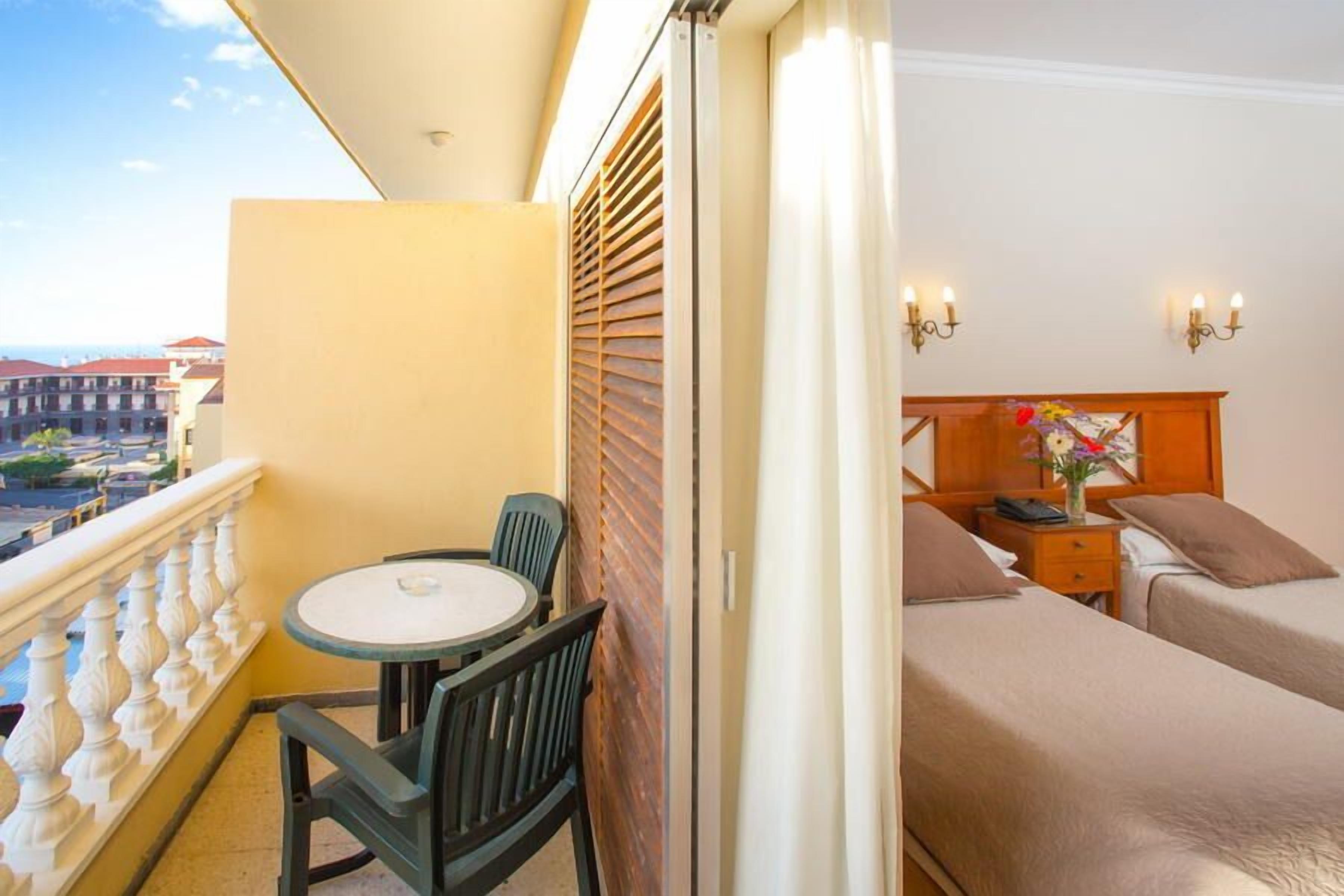 Quarto superior | Escrivaninha, ferros/tábuas de passar roupa, Wi-Fi de cortesia