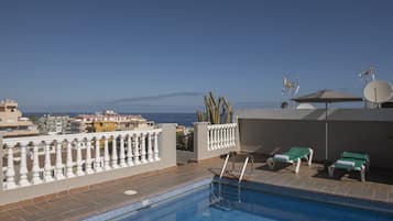 Outdoor pool, sun loungers