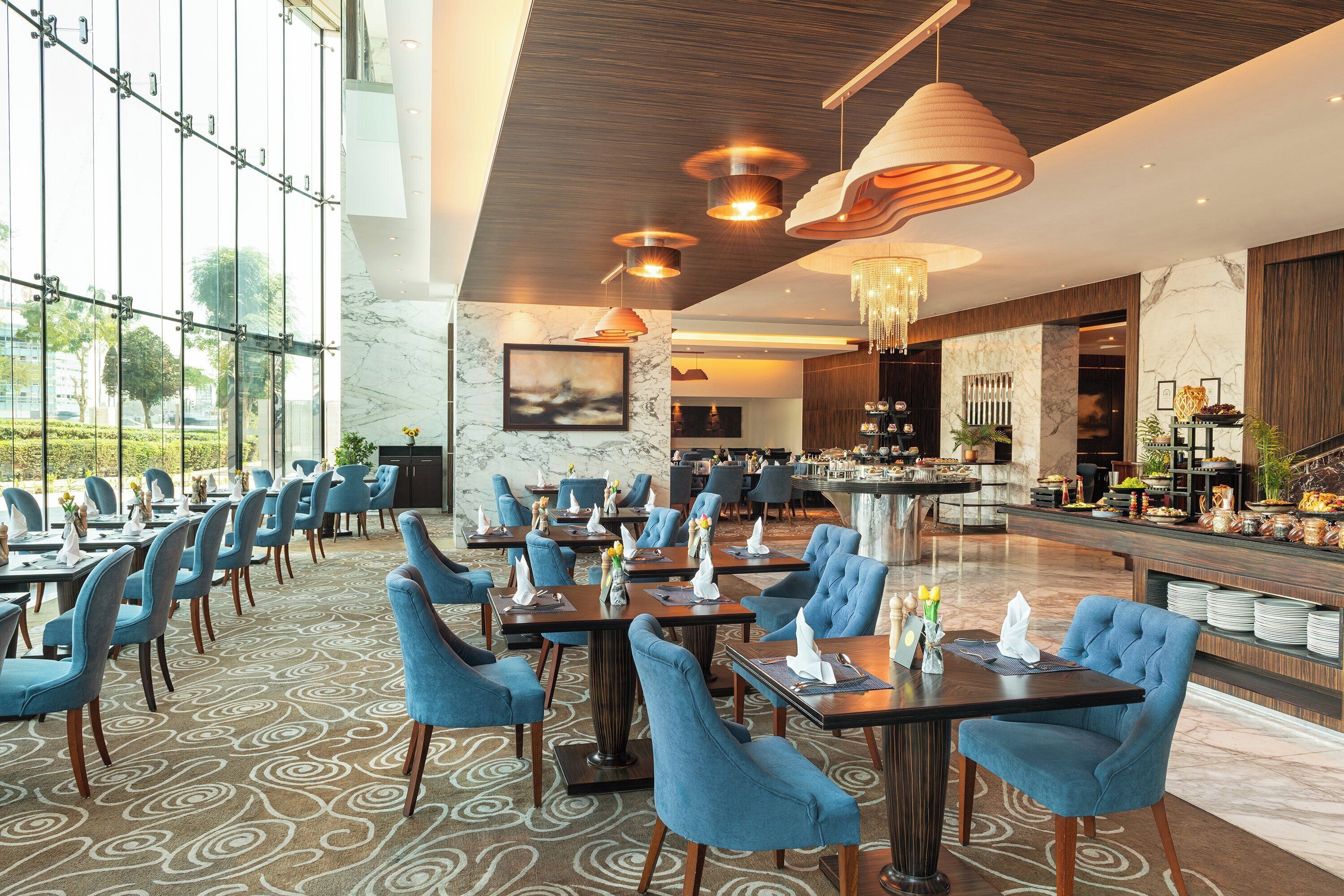3 restaurants; breakfast, lunch, dinner, and brunch served