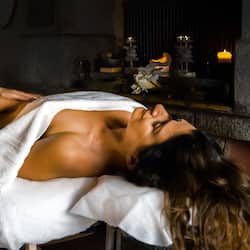 Sauna, vasca idromassaggio, bagno turco, massaggi con le pietre calde