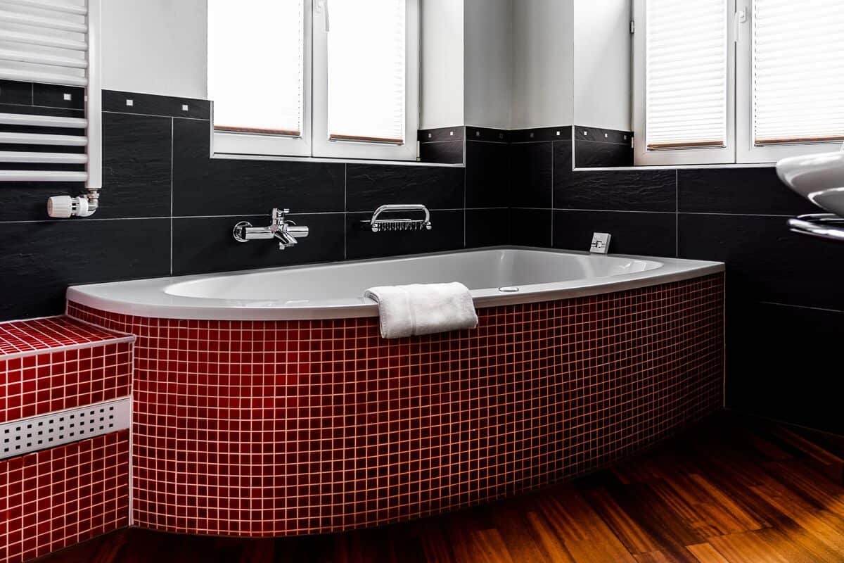 Kamar Double Premium | Kamar mandi | Perlengkapan mandi gratis, pengering rambut, jubah mandi, dan sandal