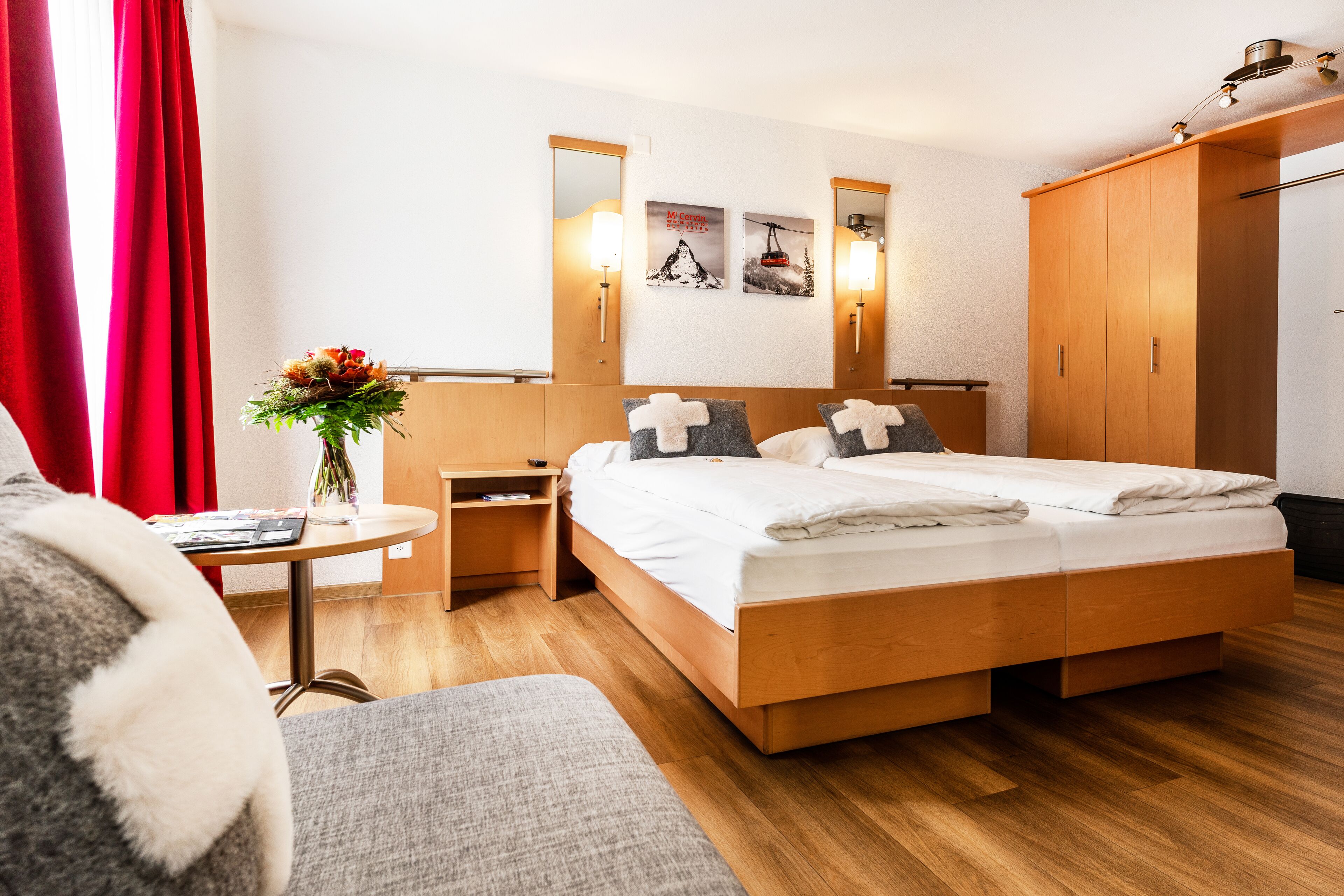 classic double room | minibar, in-room safe, individually decorated, individually furnished