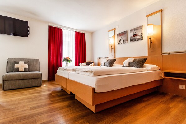 Classic Double Room | Minibar, in-room safe, individually decorated, individually furnished