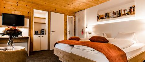 Kahden hengen comfort-huone | Minibaari, tallelokero huoneessa, yksilöllisesti sisustettu