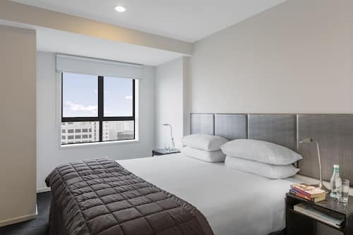 Departamento superior, 1 habitación | Escritorio, tabla de planchar con plancha y cunas gratuitas