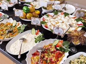 Päivittäinen buffetaamiainen (15 EUR per henkilö)