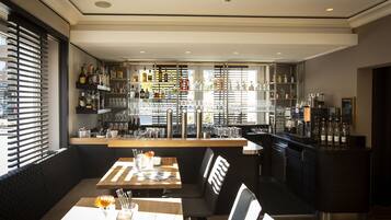 Der serveres frokost, aftensmad og internationale retter