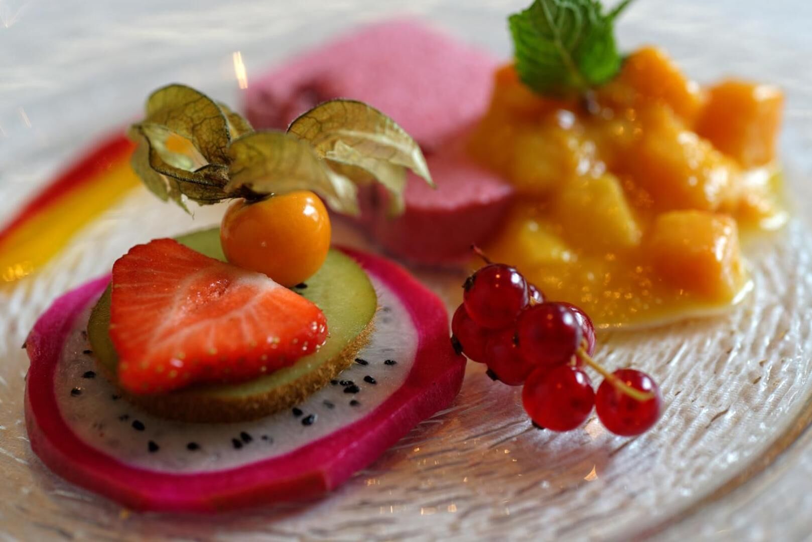 lunch and dinner served, international cuisine