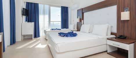 Standard Room with Sea View | Minibar, in-room safe, individually decorated, soundproofing