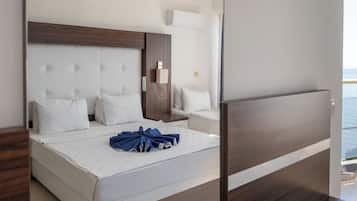 Standard Room with Sea View | Minibar, in-room safe, individually decorated, soundproofing