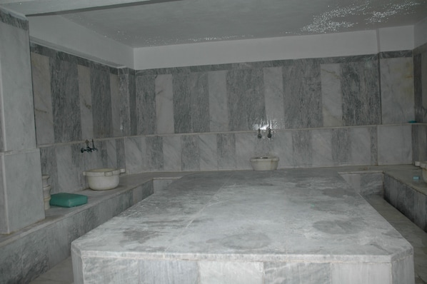 Sauna, steam room, Turkish bath/hammam, body treatments