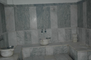 Sauna, steam room, Turkish bath/hammam, body treatments
