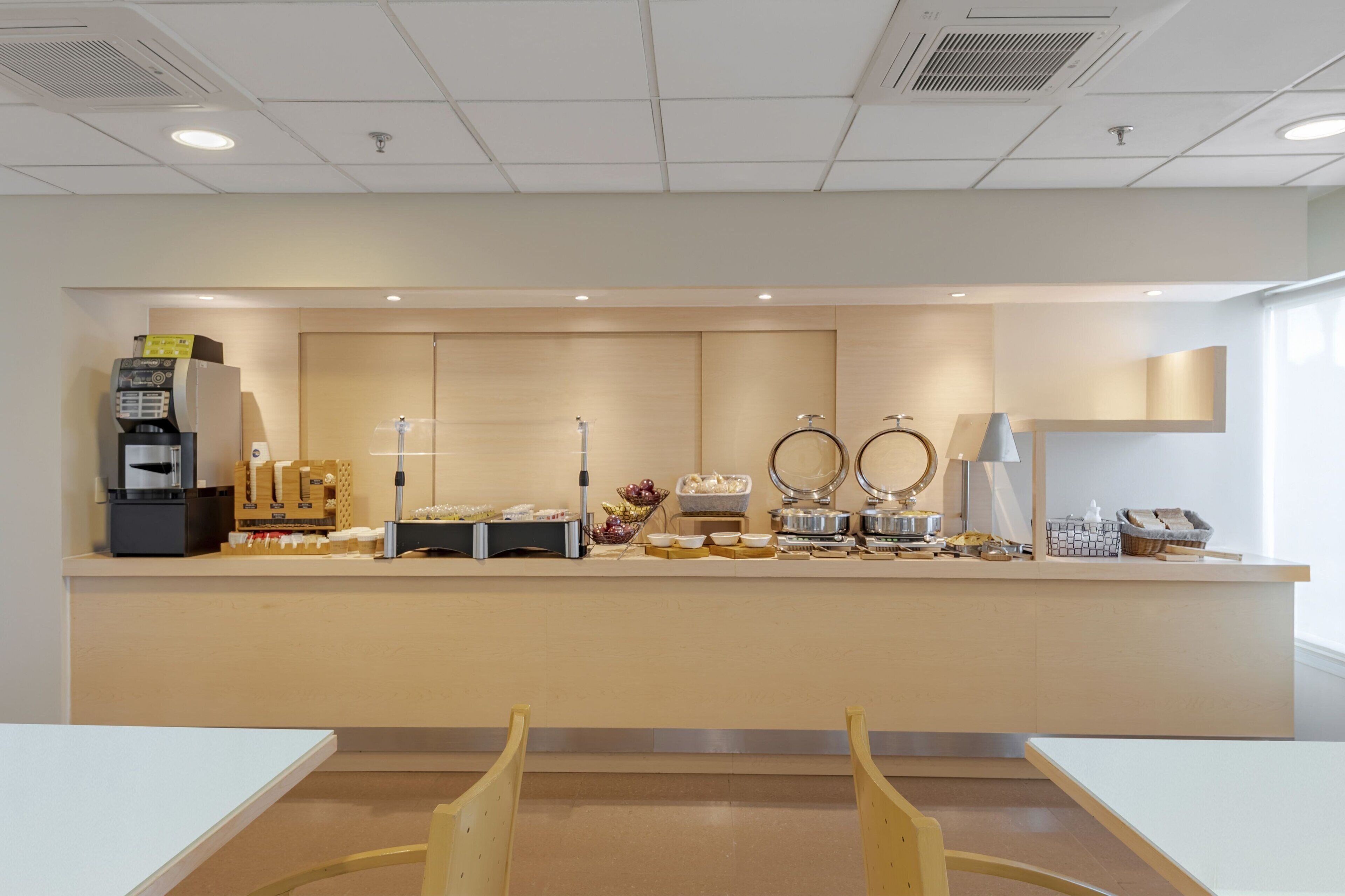 free daily full breakfast