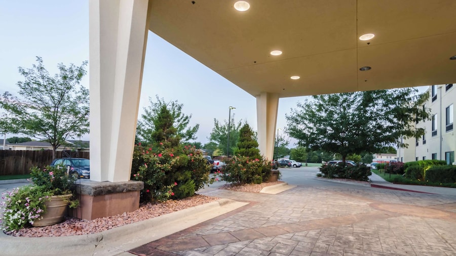 Comfort Suites Salina South