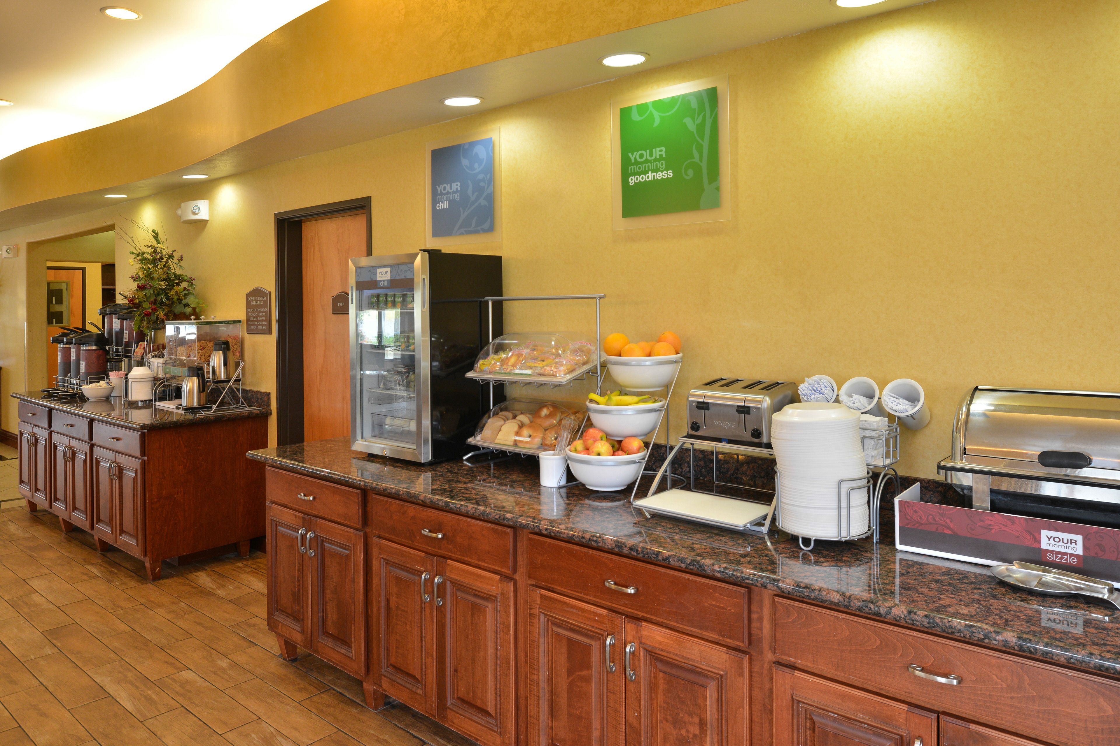 free buffet breakfast