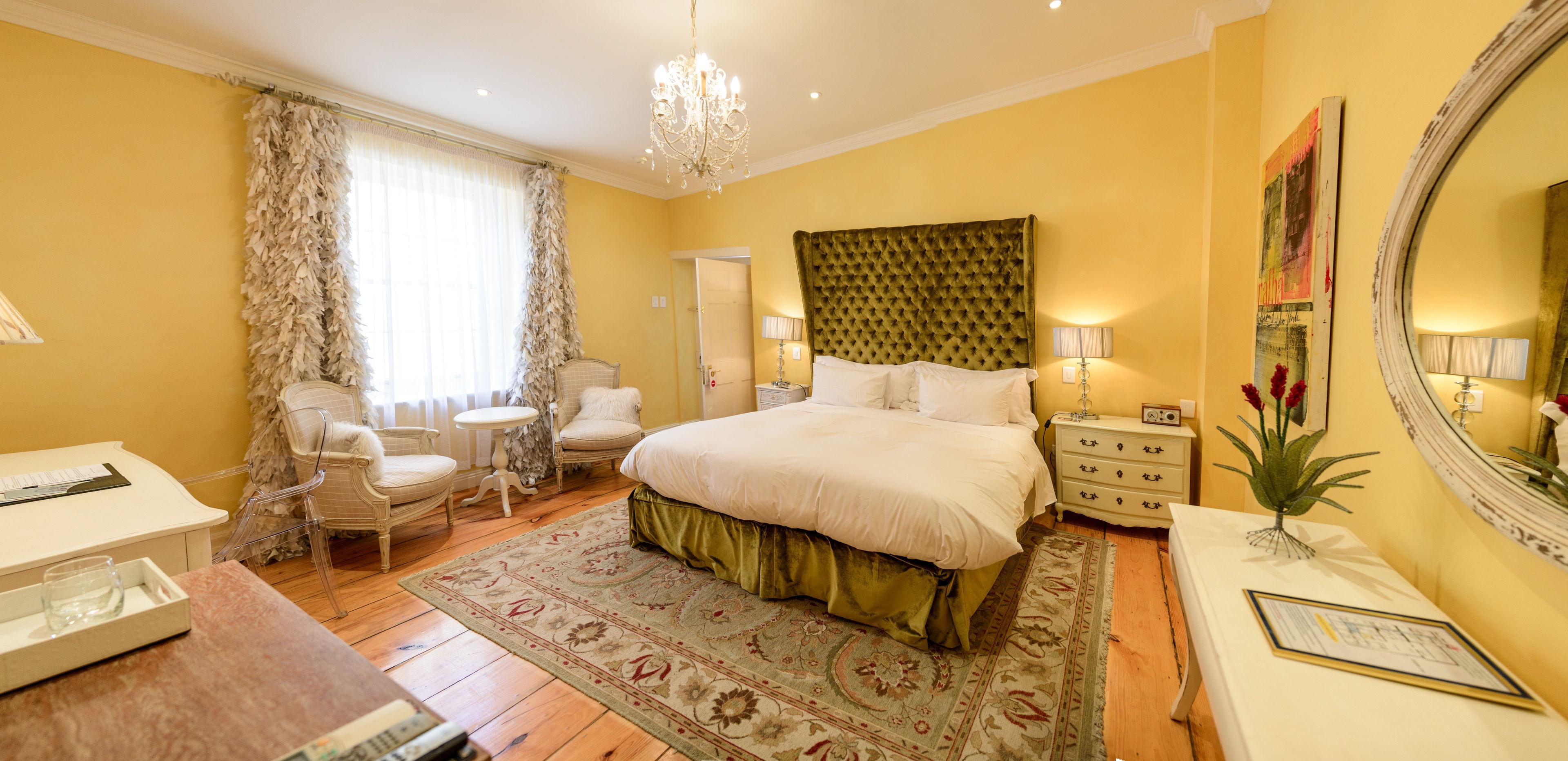 1 sovrum, sängtillbehör av högsta kvalitet och duntäcken